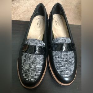 Clarks platform, preppy loafers. Size 8. 1.5” platform.